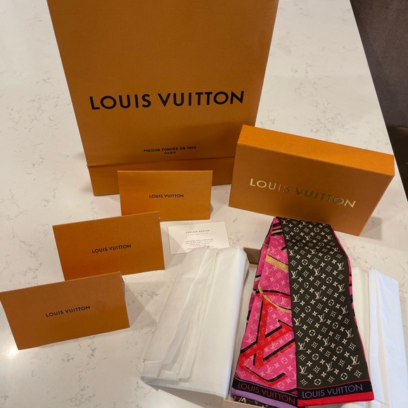 Louis Vuitton Bandeau - Picture 1 of 8